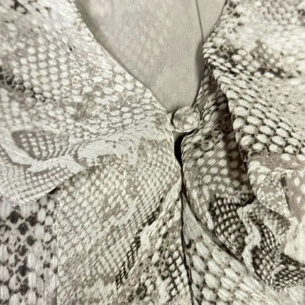 White House Black Market Snake Print Sleeveless Blouse Size 2 - Picture 10 of 12